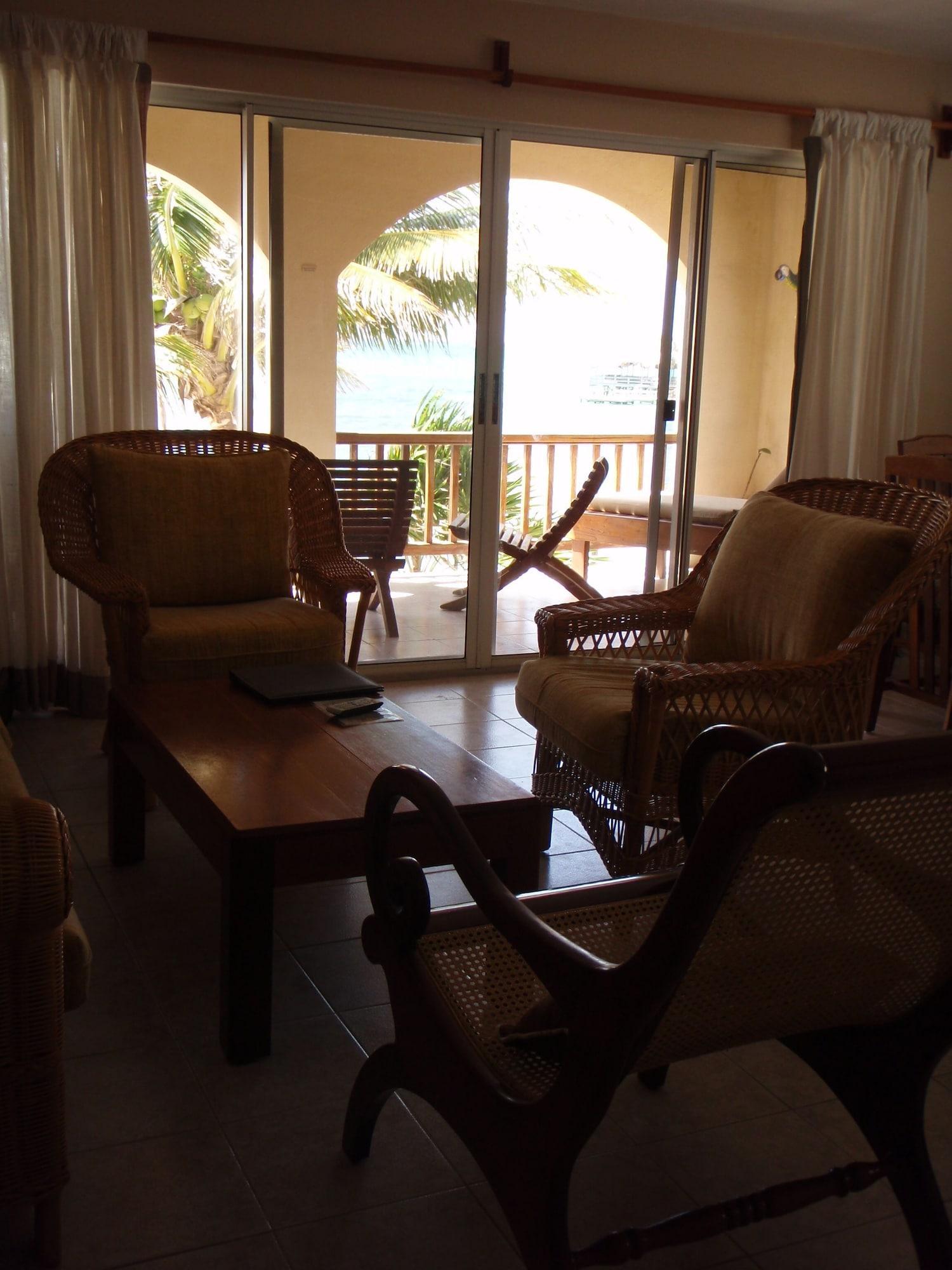 The Palms Oceanfront Suites San Pedro  Bagian luar foto