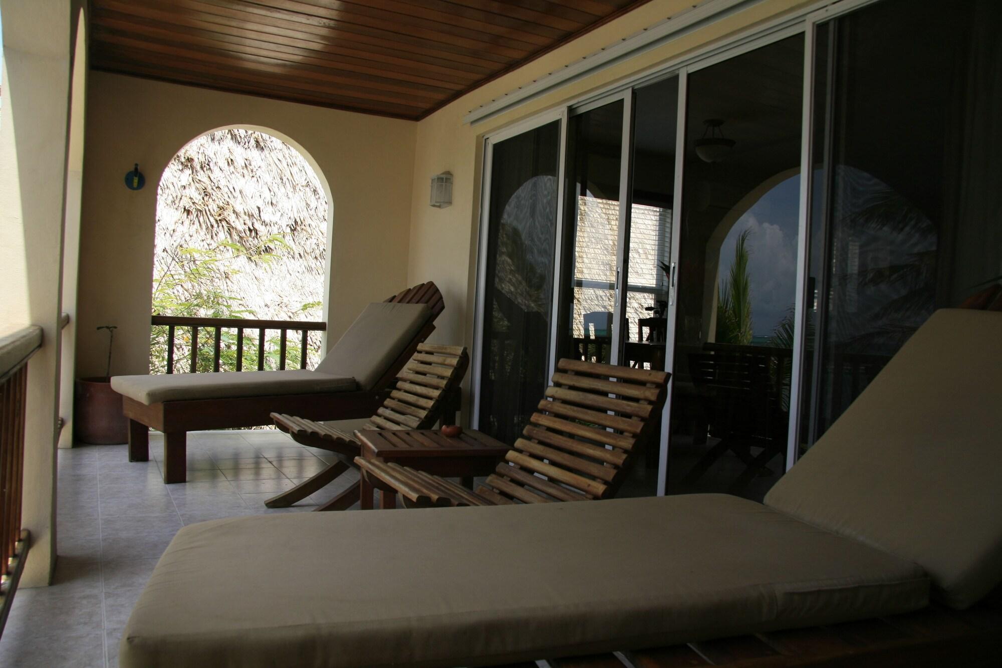 The Palms Oceanfront Suites San Pedro  Bagian luar foto